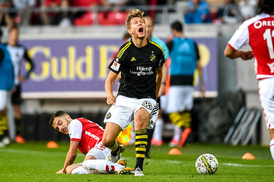 s Anton Jönsson Salétros och Kalmars Filip Sachpekidis