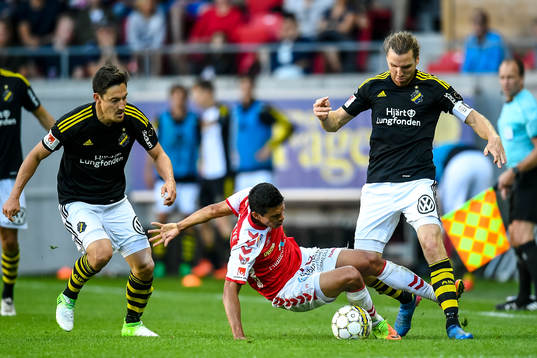 s Nils-Eric Johansson och Stefan Ishizaki  i kamp mot