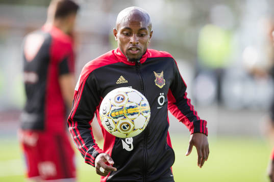 Östersunds Fouad Bachirou värmer upp