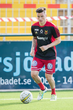 Östersunds Jamie Hopcutt värmer upp