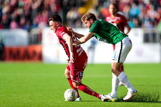 Östersunds Jamie Hopcutt och Jönköpings Stefan Karlsson