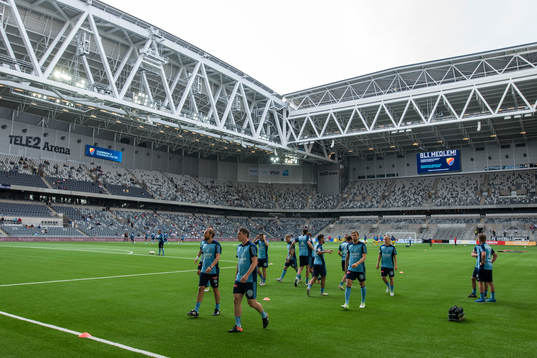 Djurgårdens spelare värmer upp före fotbollsmatchen i