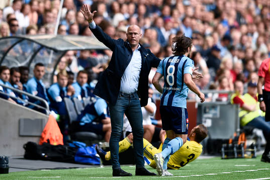 Sundsvalls tränare Joel Cedergren reagerar på