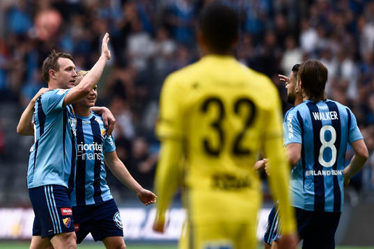 Djurgårdens Kim Källström jublar med lagkamrater