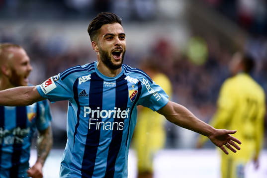 Djurgårdens målskytt till 2-1 Othman El Kabir jublar