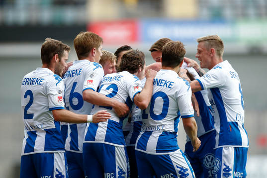 IFK Göteborgs Mads Albaek jublar med lagkamrater