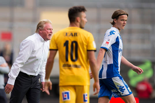 IFK Göteborgs tränare Jörgen Lennartsson manar på