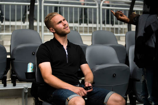 Djurgårdens Gustav Engvall på bänken före