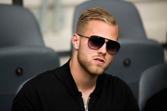 Djurgårdens Gustav Engvall på bänken före