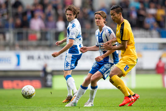 IFK Göteborgs August Erlingmark mot Halmstads Kosuke