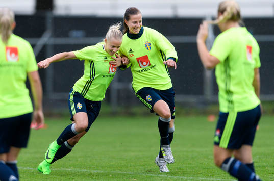 Julia Spetsmark och Lotta Schelin