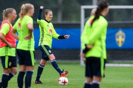 Emma Berglund jublar