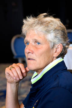 Förbundskapten Pia Sundhage blir intervjuad