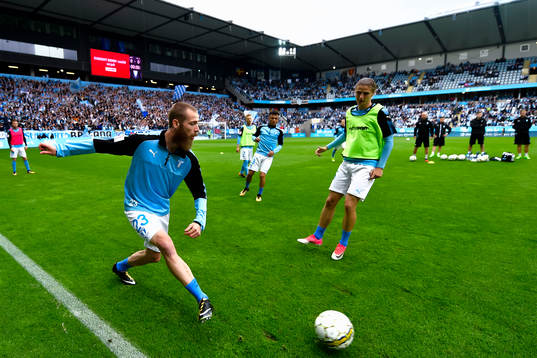 Malmö FFs Jo Inge Berget och Pawel Cibicki värmer upp