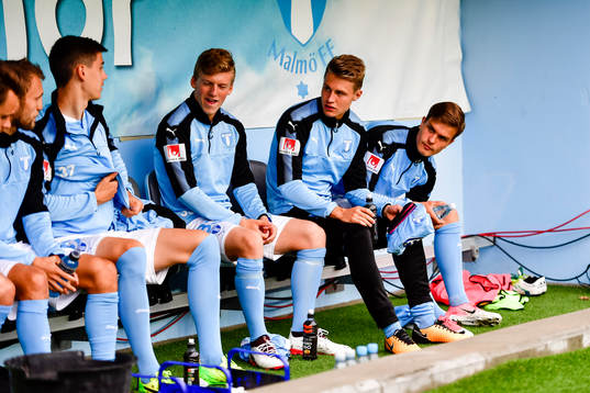 Malmö FFs Mattias Svanberg på bänken före