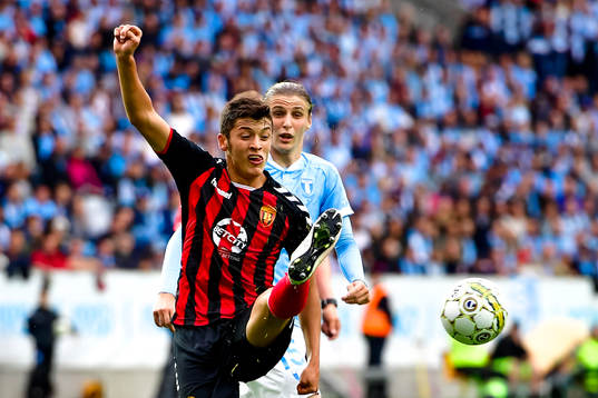 Vardars Besar Iseni och Malmö FFs Pawel Cibicki