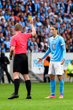 Malmö FFs Pawel Cibicki får en varning