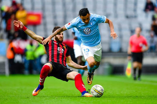 Vardars Tigran Basregjan och Malmö FFs Yoshimar Yotún
