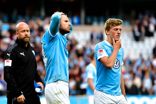 Malmö FFs Lasse Nielsen och Teddy Bergqvist deppar