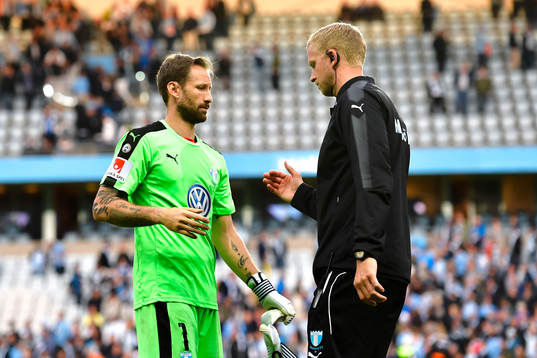 Malmö FFs målvakt Johan Wiland deppar