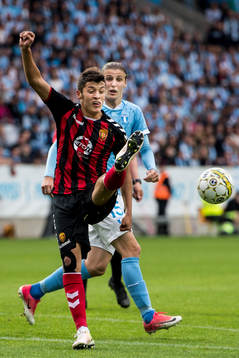 Vardars Esmin Lichina och Malmö FFs Pawel Cibicki