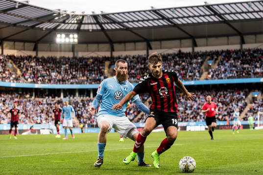 Malmö FFs Jo Inge Berget och Vardars Hovhanes Hambarxumjan