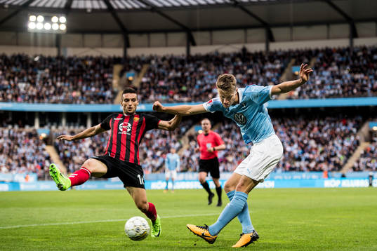 Malmö FFs Mattias Svanberg och Vardars Evgenij Novak