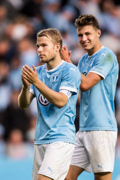Malmö FFs Oscar Lewicki och Mattias Svanberg tackar