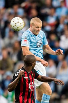 Malmö FFs Franz Brorsson och Vardars Johnatan Boareto Dos