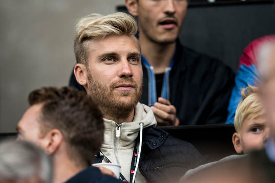 Malmö FFs Rasmus Bengtsson på läktaren