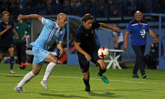 s Simon Thern och Zeljeznicars Jovan Blagojevic