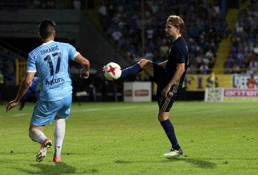 s Johan Blomberg och Zeljeznicars Goran Zakaricunder