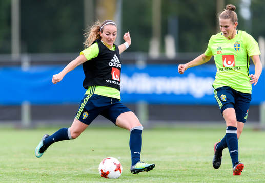Kosovare Asllani och Emma Berglund