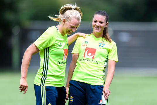 Stina Blackstenius och Pauline Hammarlund