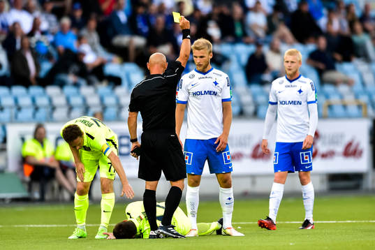 Norrköpings Sebastian Andersson får en varning