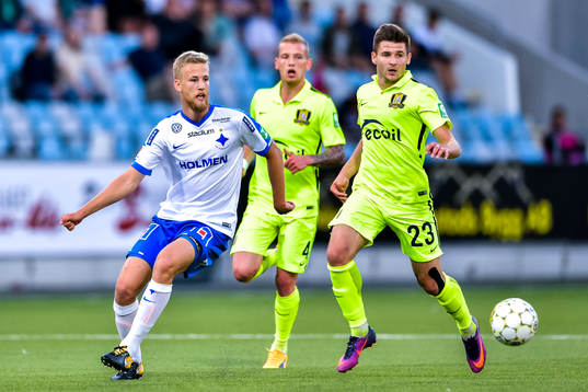 Norrköpings Filip Dagerstål i kamp mot Trakais Mychailo