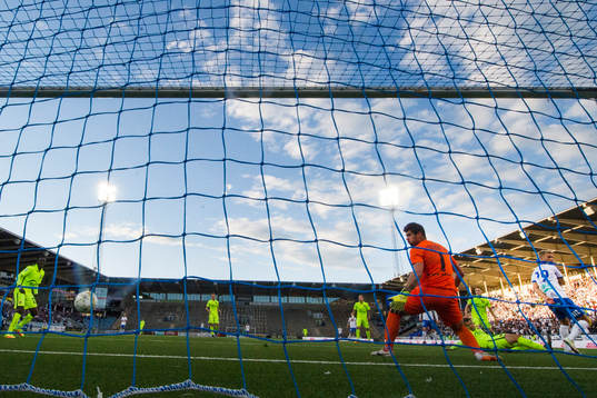 Norrköpings Sebastian Andersson gör 1-0 bakom Trakais