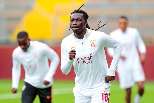 galatasarays Bafetimbi Gomis före fotbollsmatchen i kvalet