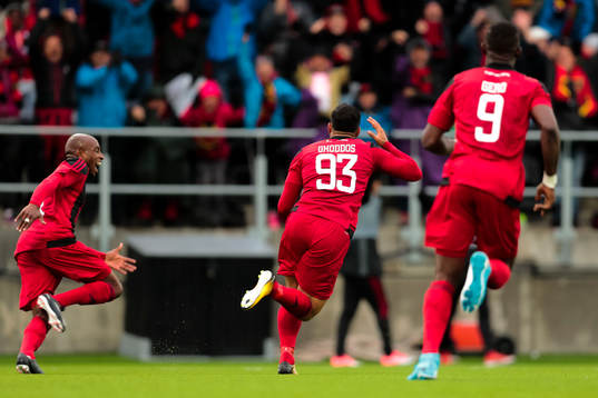Östersunds Saman Ghoddos jublar
