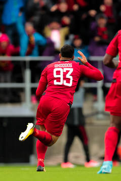 Östersunds Saman Ghoddos jublar