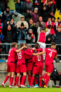 Östersunds Saman Ghoddos jublar