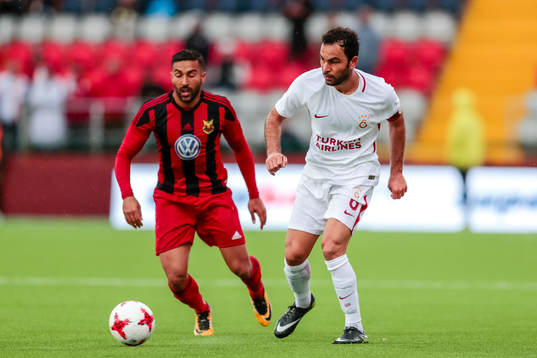 Östersunds Saman Ghoddos och Galatasarays Selcuk Inan