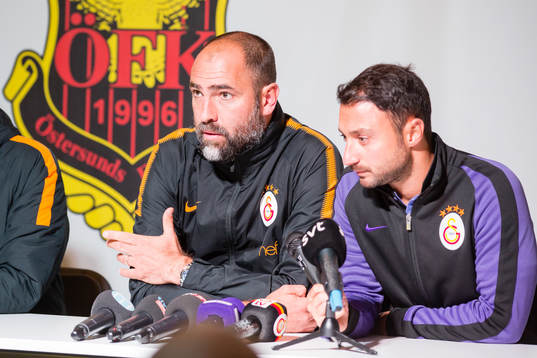 galatasarays tränare Igor Tudor på presskonferens