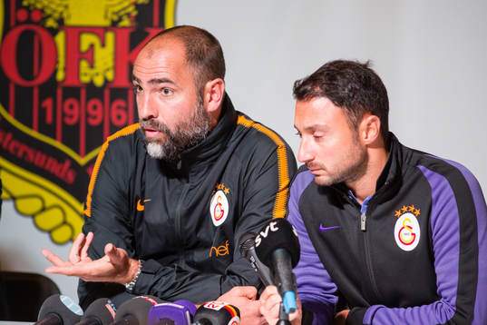 galatasarays tränare Igor Tudor på presskonferens
