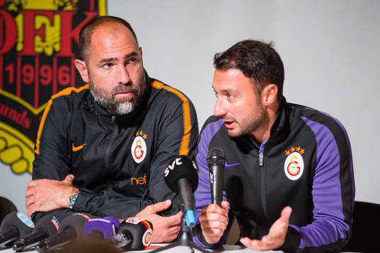 galatasarays tränare Igor Tudor på presskonferens
