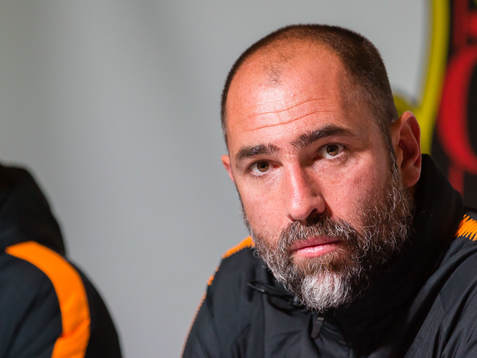 galatasarays tränare Igor Tudor på presskonferens