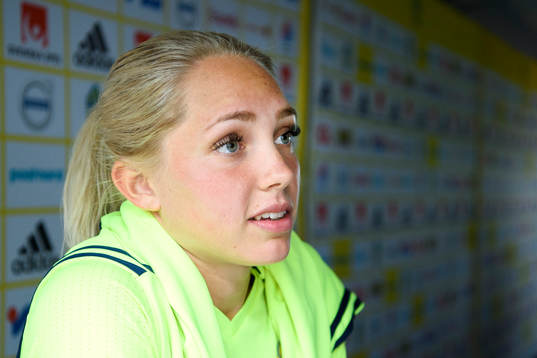 Elin Rubensson blir intervjuad