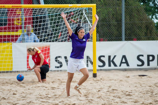 Beach FFs Jennie Hällström jublar