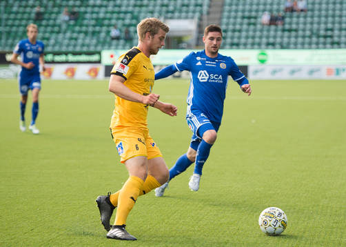 Halmstads Marcus Mathisen uppvaktas