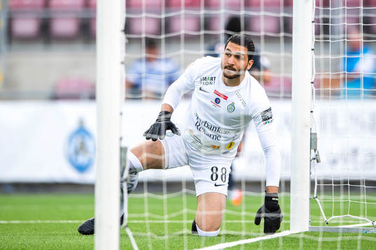 AFC Eskilstunas Målvakt Alireza Haghighi deppar